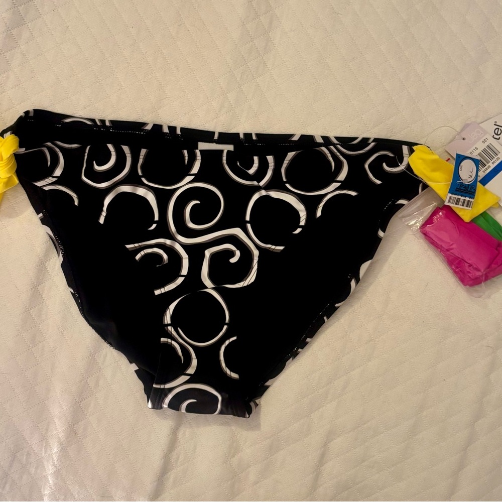 Stylish Black and White Bikini BOTTOM ONLY w/extra Ties in yellow, pink & green.
